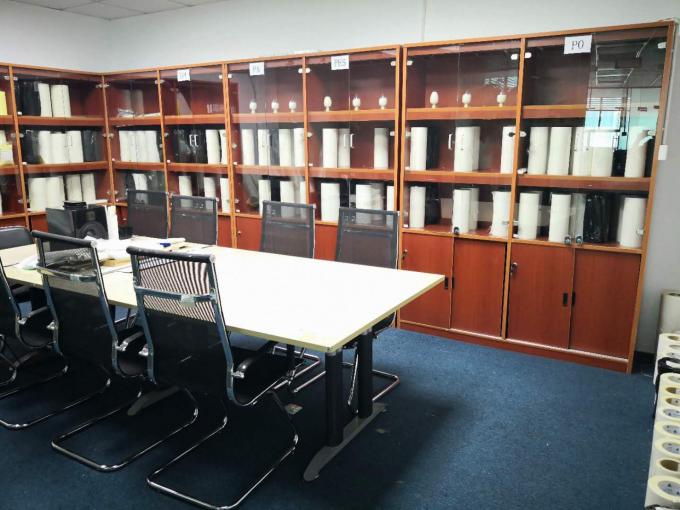 Eenzijdig warmgeperste kleefband voor nagels van staal 3