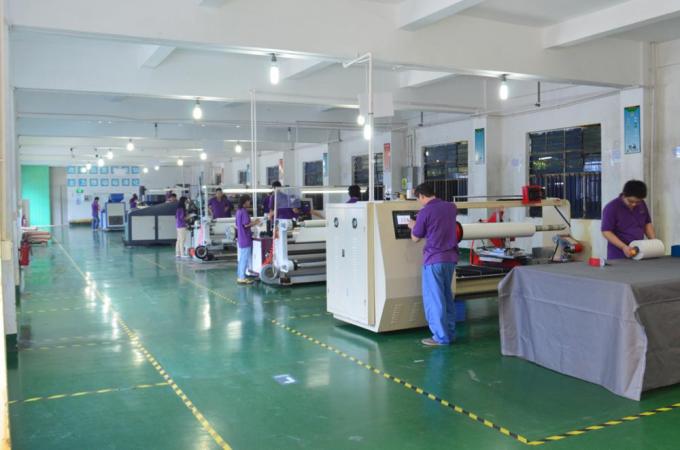 Eenzijdig warmgeperste kleefband voor nagels van staal 4